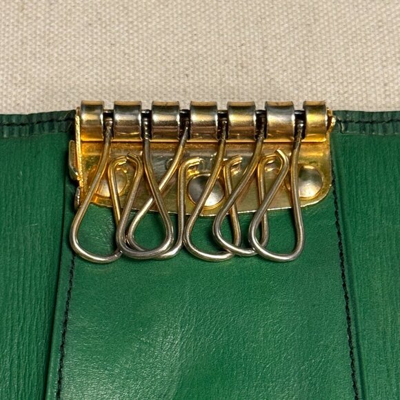 Louis Vuitton Epi 6 Key Holder - Picture 7 of 12